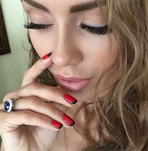 Виктория Боня любит экспериментировать с маникюром. Фото: Instagram.com/victoriabonya.