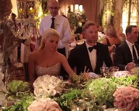 Свадьба Джессики Симпсон и Эрика Джонсона была выдержана в бежево-золотистых тонах.