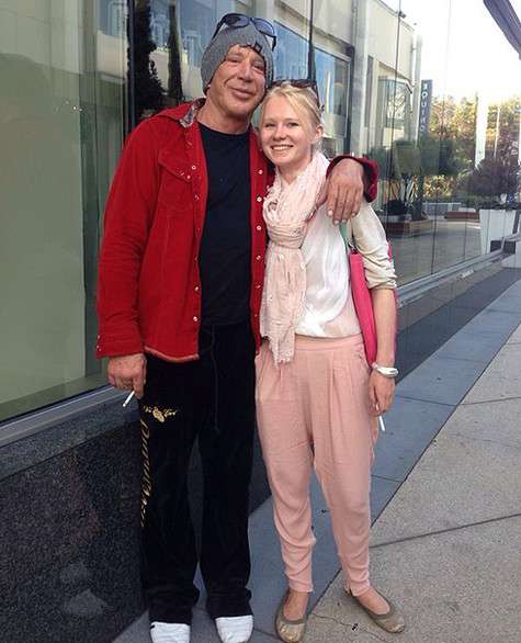 Участницы проекта «Холостяк» познакомились с Микки Рурком... Фото: материалы пресс-служб.