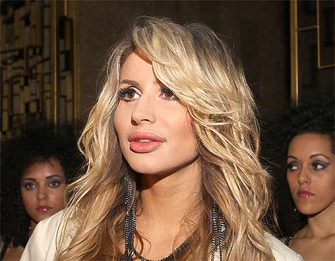 Светлана Лобода признается, что свободного времени ей катастрофически не хватает, а каждую свободную минуту звезда старается проводить с маленькой дочкой. Светлана Лобода признается, что свободного времени ей катастрофически не хватает, а каждую свободную минуту звезда старается проводить с маленькой дочкой.