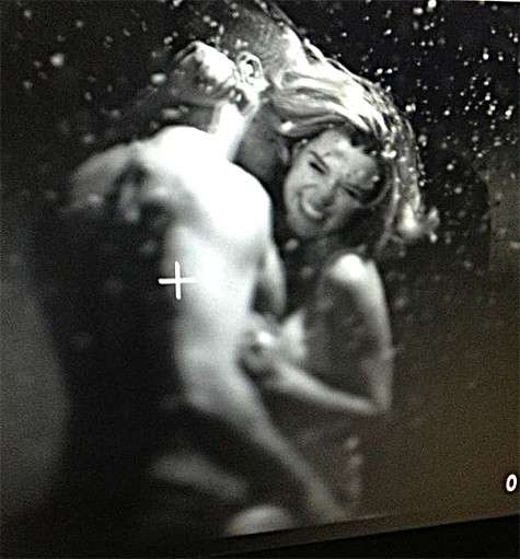 Не порно, но задорно, - подписала снимок со съемочной площадки в своем микроблоге Бородина. Фото: Twitter.com.