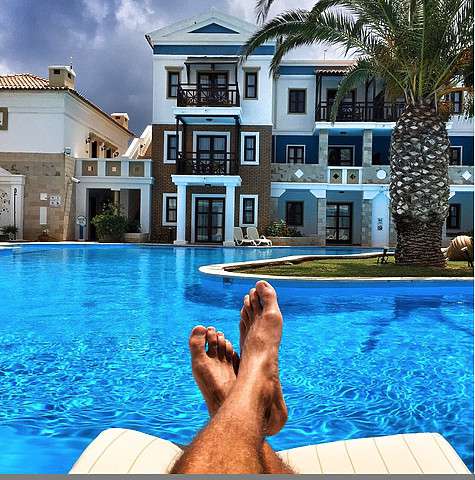 Целую неделю молодожены ленились, ничего не делали и просто отдыхали, читая книги и наслаждаясь морем и солнцем. Фото: социальные сети