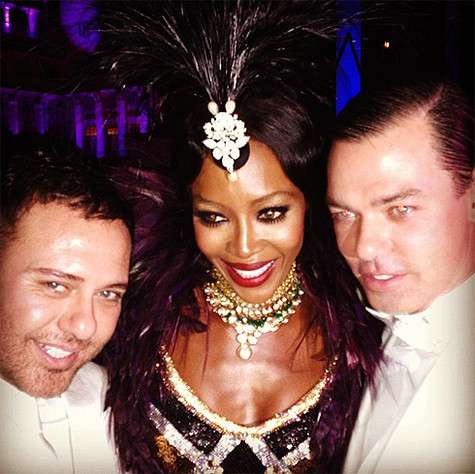 Наоми Кэмпбелл, Мерт Алас и Маркус Пигготт. Фото: Twitter.com.