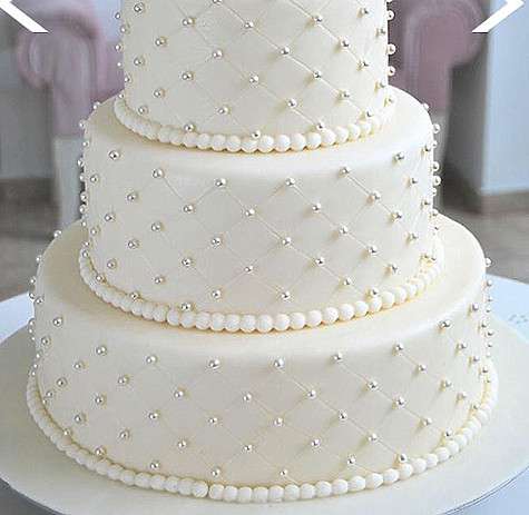 Вот этот торт весьма приглянулся Дане Борисовой. Но окончательное решение будет принимать ее дочь Полина. Фото: Instagram.com/danaborisova_official.