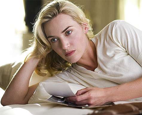 Кейт Уинслет мечтала родить дочь сама, но врачи настояли на кесаревом сечении. Кадр из фильма "Дорога перемен". Кейт Уинслет мечтала родить дочь сама, но врачи настояли на кесаревом сечении. Кадр из фильма Дорога перемен.