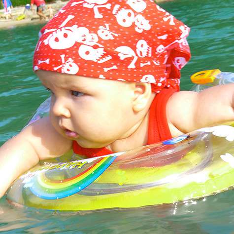 ... Но уже через пару-тройку недель ему стало скучно просто медитировать в воде. И он стал буквально потребовал дать ему больше свободы.