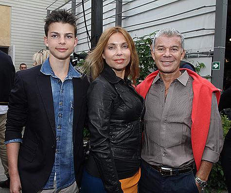 Олег Газманов с женой и сыном Филиппом.