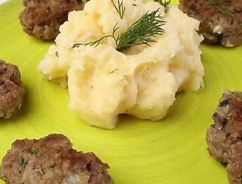 Картошка-толченка с котлетой. Фото: материалы пресс-служб.