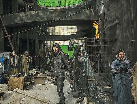 Съемки фильма «Танцы насмерть» проходили на улицах Москвы, которые потом с помощью компьютерной графики будут превращены в город, разрушенный ядерной войной и катаклизмами. Фото: материалы пресс-служб.