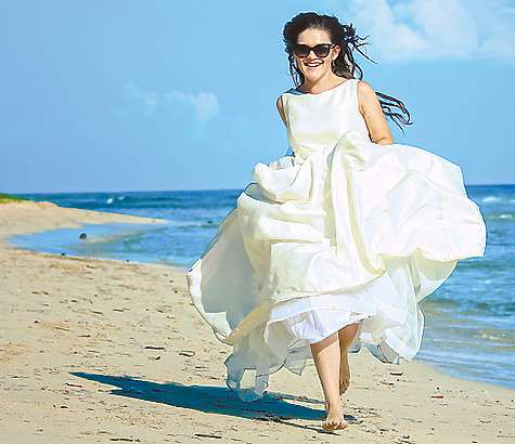 По словам артистки, свое свадебное платье она искала долго. Но как только его увидела, то сразу поняла, что нашла. Фото: материалы пресс-служб. По словам артистки, свое свадебное платье она искала долго. Но как только его увидела, то сразу поняла, что нашла. Фото: материалы пресс-служб.