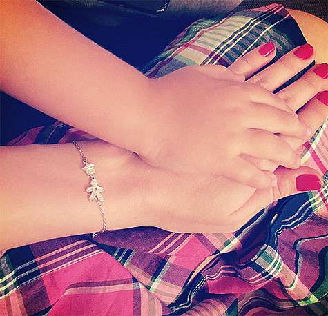 Эту подвеску Анастасии Стоцкой подарил муж. Фото: Instagram.com/100tskaya.