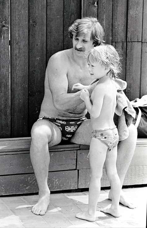 Знаменитый пловец Владимир Буре готовил из сына чемпиона с раннего детства. Фото из личного архива Павла Буре.