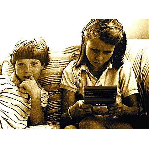 Гвинет Пэлтроу в детстве с братом. Фото: Instagram.com/gwynethpaltrow.