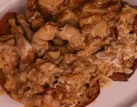 Перепелки на тосте. Фото: материалы пресс-служб.