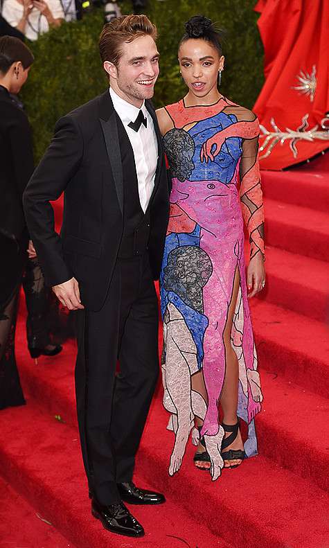 Роберт Паттинсон и Талия Дебретт Барнетт на Met Gala. Фото: Rex Features/Fotodom.ru.