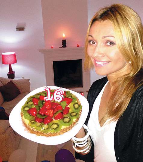 Ягодный пирог для именинника Анжелика испекла сама. Фото: материалы пресс-служб. 