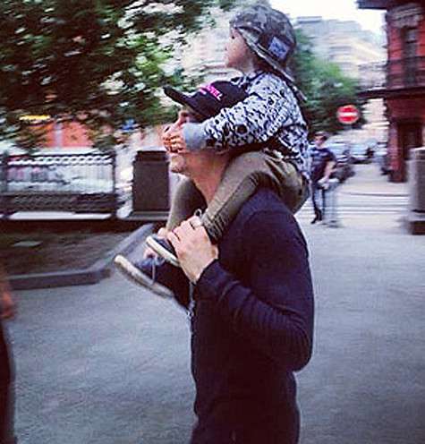 Слава Панферов с сыном Водонаевой. Фото: Instagram.com.