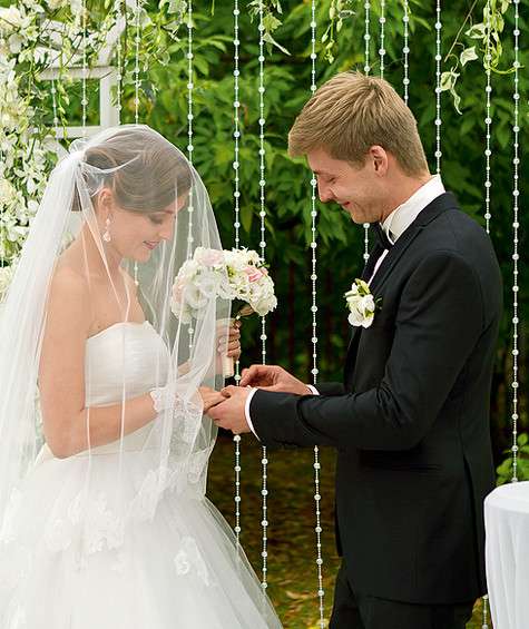 Для того чтобы сыграть свадьбу, Анне и Тимофею пришлось договариваться на киностудиях о выходных днях. Фото: личный архив Анны Михайловской.