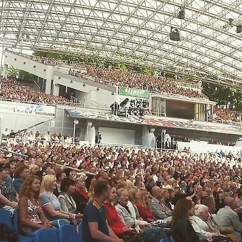 Во время своего выступления на фестивале «Славянский базар» Елена Ваенга заметила в зрительном зале украинцев. Фото: Instagram.com/Vaengaofficial.