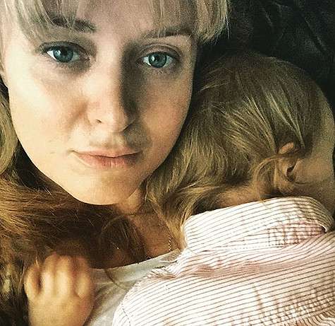Селфи актрисы со спящей дочерью вызвало умиление у всех ее фанатов. Фото: Instagram.com/anikiti4na.