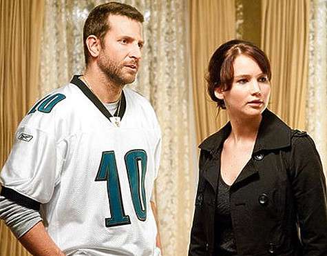 После выхода фильма «Мой парень-псих» журналисты «поженили» Брэдли Купера с Дженнифер Лоуренс. Кадр из фильма «Мой парень — псих».