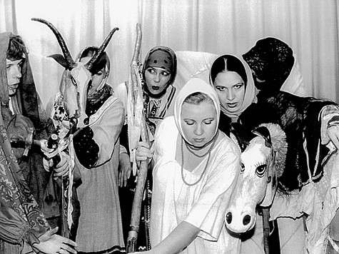 Надежда Георгиевна придумала «играть» композиции из древних славянских обрядов. Тогда впервые возникла идея создать театр русской песни. Фото: личный архив Надежды Бабкиной.