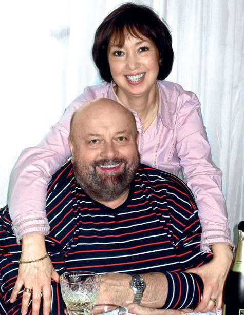 Вячеслав и Ольга вместе уже тридцать восемь лет. Союз тенора и балерины оказался счастливым. Фото: личный архив Вячеслава Войнаровского.