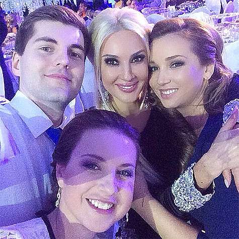 Лера Кудрявцева, Анфиса Чехова, Ирина Слуцкая на свадьбе Юлии Савичевой. Фото: Instagram.com/leratv..