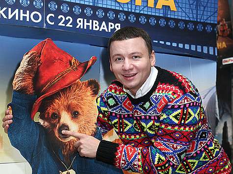 Голосом Александра Олешко говорит главный персонаж фильма - медвежонок Паддингтон.