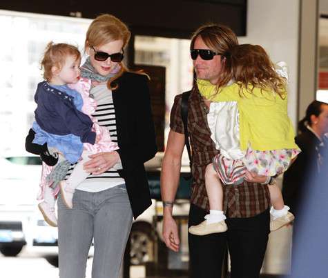 Николь Кидман и Кит Урбан с дочерьми Фэйт и Сандэй Роуз. Фото: Rex Features/Fotodom.ru.