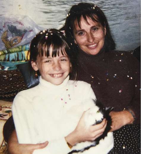 Хилькевич опубликовала архивный снимок с мамой. Фото: Instagram.com/annakhilkevich.