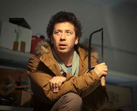 Андрей Мерзликин полностью вжился в образ незадачливого воришки. Фото: материалы пресс-служб.