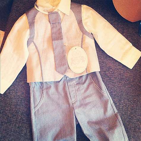 Соломон уже получил в подарок костюмчик. Фото: Instagram.com.