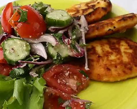 Салат с лепешкой «Московский грузин». Фото: материалы пресс-служб.