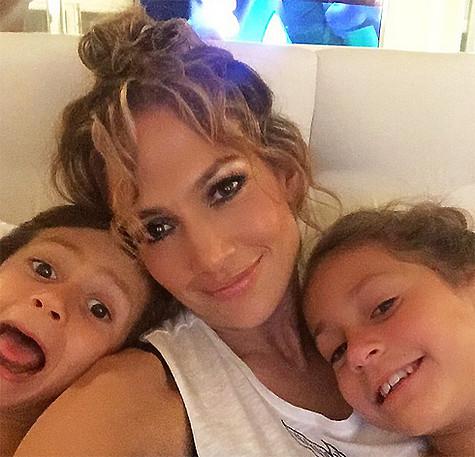 Дженнифер Лопес с двойняшками. Фото: Instagram.com/jlo.