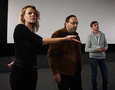 Александра Ребенок с режиссером фильма Братья Ч Михаилом Угаровым и актером фильма Братья Ч Артемом Григорьевым.