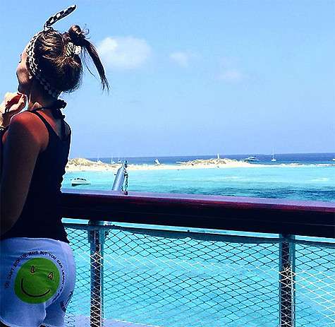 На последних снимках Вика Крутая выбирает ракурсы, на которых не видно ее талии. Фото: Instagram.com/vivikrut.