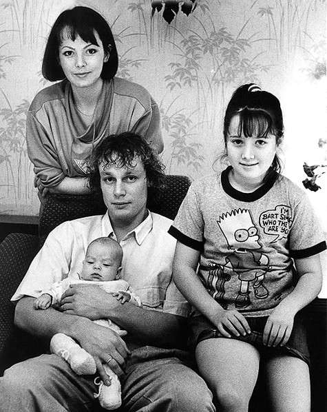 Настю, дочь жены от первого брака (на фото справа), Сергей воспитывал как родную, а впоследствии удочерил и дал ей свою фамилию. Фото: личный архив Сергея Жигунова.