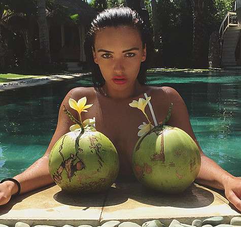Снимок с кокосами очень понравился поклонникам. Фото: Instagram.com/serebro_official.