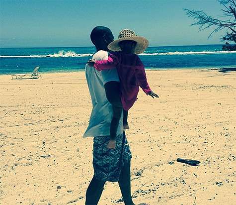 «Мой любимый оттенок — Джей Зи Блю», - так подписала этот снимок Бейонсе. Фото: Instagram.com/beyonce.