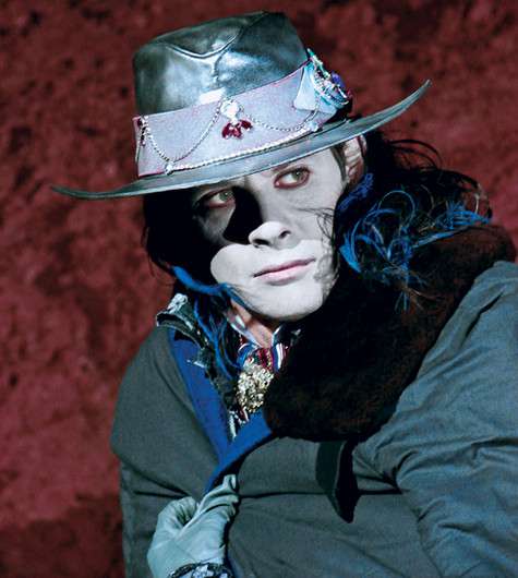 В сказке «Новогодние приключения в июле» Спиваковский сыграл очередного харизматичного злодея по имени Гала-Вирус. Собственно, только ради него эту картину смотреть и стоит. Фото: личный архив Даниила Спиваковского.