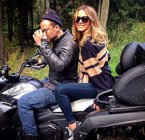 Блондинку зовут Дарина. Судя по всему она снимается вместе с Алексеем в новой картине. Фото: Instagram.com/alexeychadov.com.