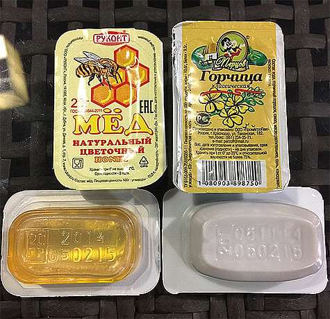 Андрей Григорьев-Аполлонов разместил снимок товаров с подозрительными сроками годности. Фото: Instagram.com/ryrik.