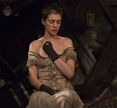 Энн Хэтэуэй. Кадр из фильма «Отверженные».