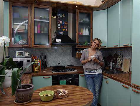 «Я по-прежнему придерживаюсь позиции, что женщина вправе сама выбирать пути собственной реализации. Просто одни видят свое назначение в материнстве, другие – в бизнесе, третьи – в творчестве». Фото: Владимир Чистяков. «Я по-прежнему придерживаюсь позиции, что женщина вправе сама выбирать пути собственной реализации. Просто одни видят свое назначение в материнстве, другие – в бизнесе, третьи – в творчестве». Фото: Владимир Чистяков.