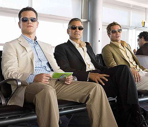 В «Друзьях Оушена» Дэймон оказался по-настоящему в звездной компании Брэда Питта и Джорджа Клуни. Кадр из фильма.