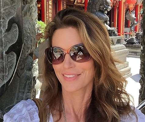 Выяснилось, что в жилах Синди Кроуфорд течет королевская кровь. Фото: Instagram.com/cindycrawford. Выяснилось, что в жилах Синди Кроуфорд течет королевская кровь. Фото: Instagram.com/cindycrawford.