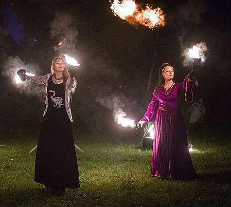 Дорогой салют можно заменить холодным фейерверком. Фото автора.