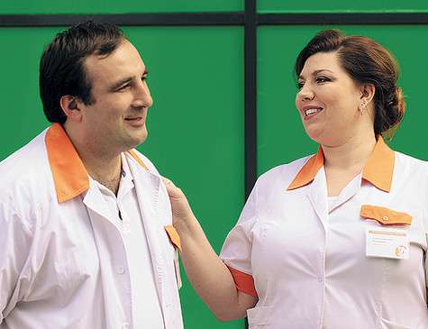 Героиня Екатерины в сериале «Дружба народов» - стоматолог. Актриса признается, что поиграть в это готова, но сама возвращаться в профессию не намерена. Фото: материалы пресс-служб.