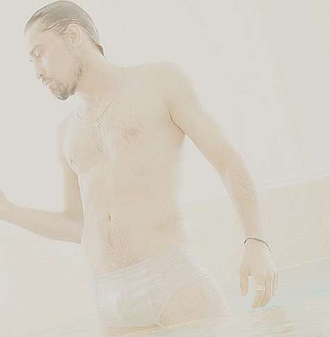 Снимок Билана в мокрых плавках произвел настоящий фурор среди поклонниц певца. Фото: Instagram.com/Bilanofficial.